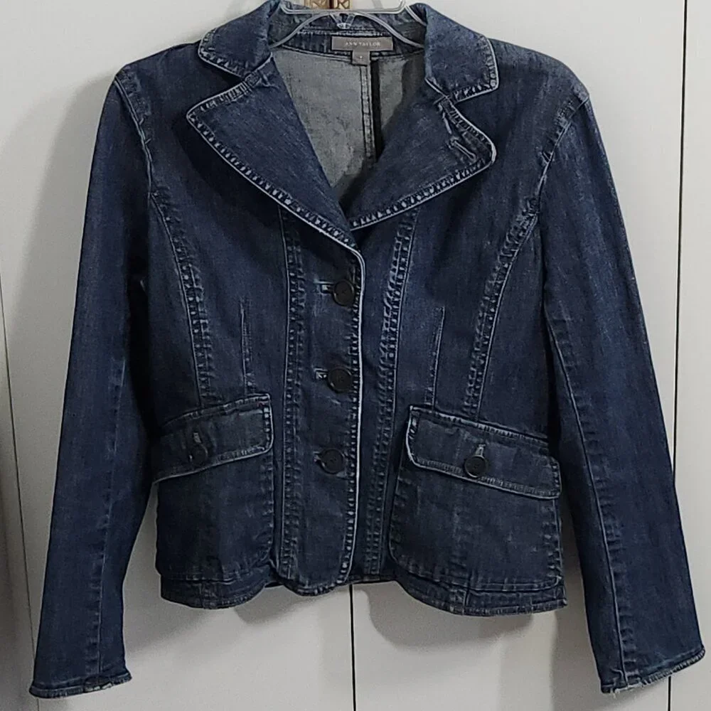Ann Taylor Denim Jacket Womens Size 8 Blue Front Buttons & Pockets